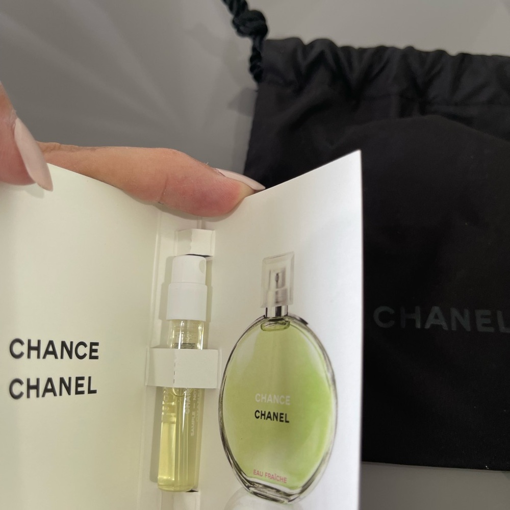 Authentic Chanel beauty nylon drawstring bag with samples - Picture 5 of 5